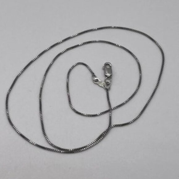 Sterling Silver 'LIVE' Charm and Box Chain - Picture 6 of 8